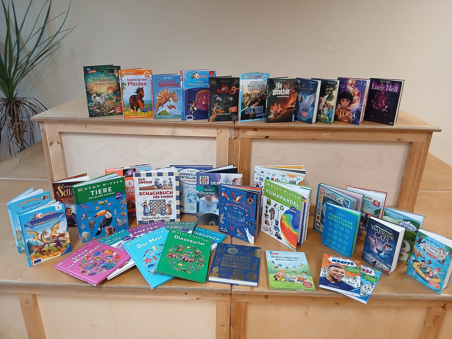 Bücherspende für die Laborschule