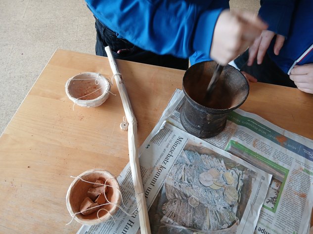 Kinder wie im Mittelalter beschäftigen Laborschule Dresden